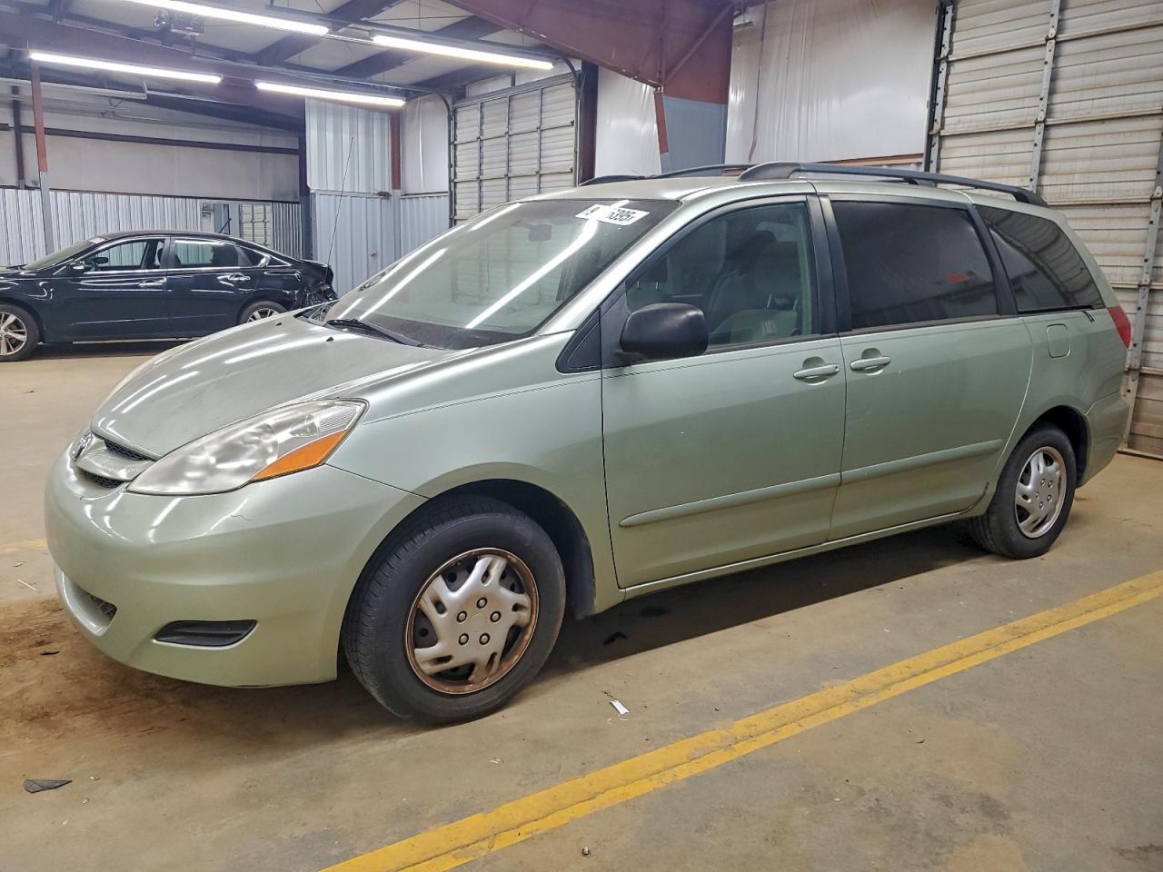 2010 TOYOTA SIENNA