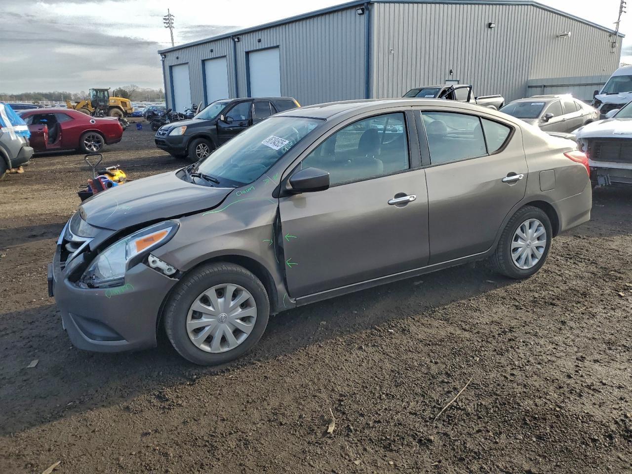 2017 NISSAN VERSA