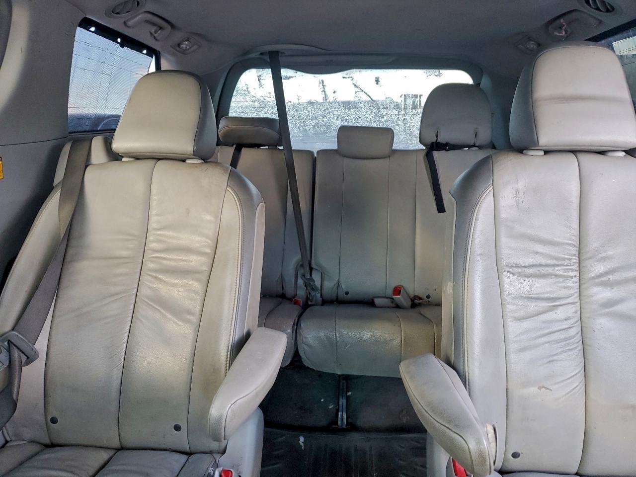 2012 TOYOTA SIENNA