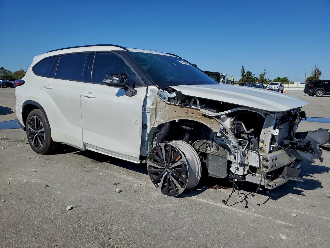 2022 TOYOTA HIGHLANDER
