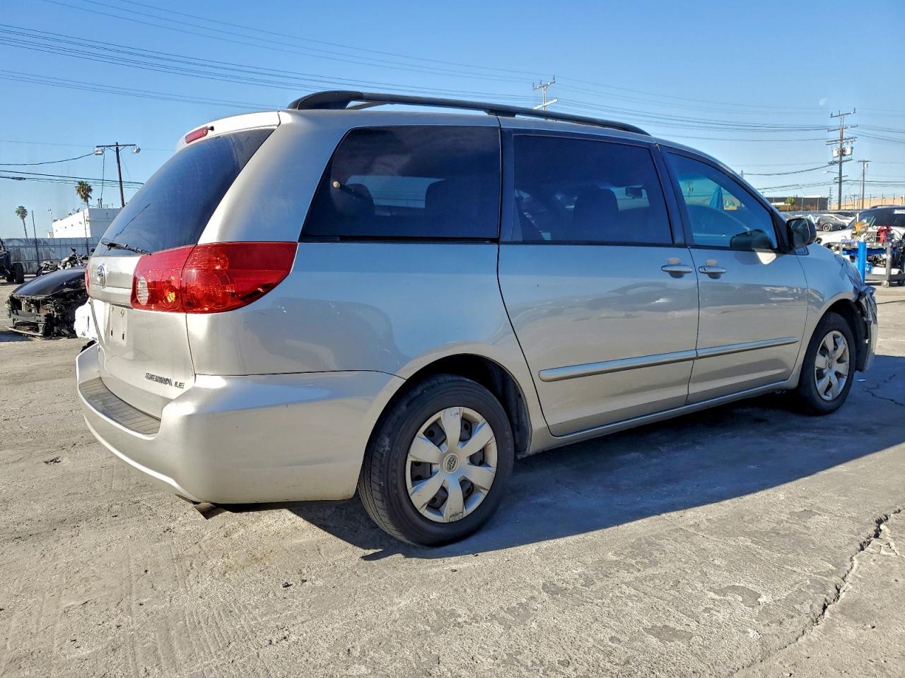2010 TOYOTA SIENNA