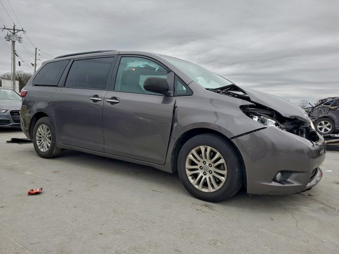2017 TOYOTA SIENNA