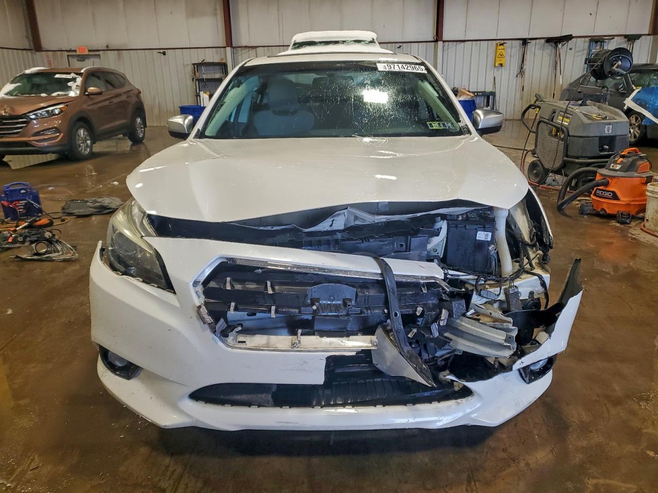 2017 SUBARU Legacy