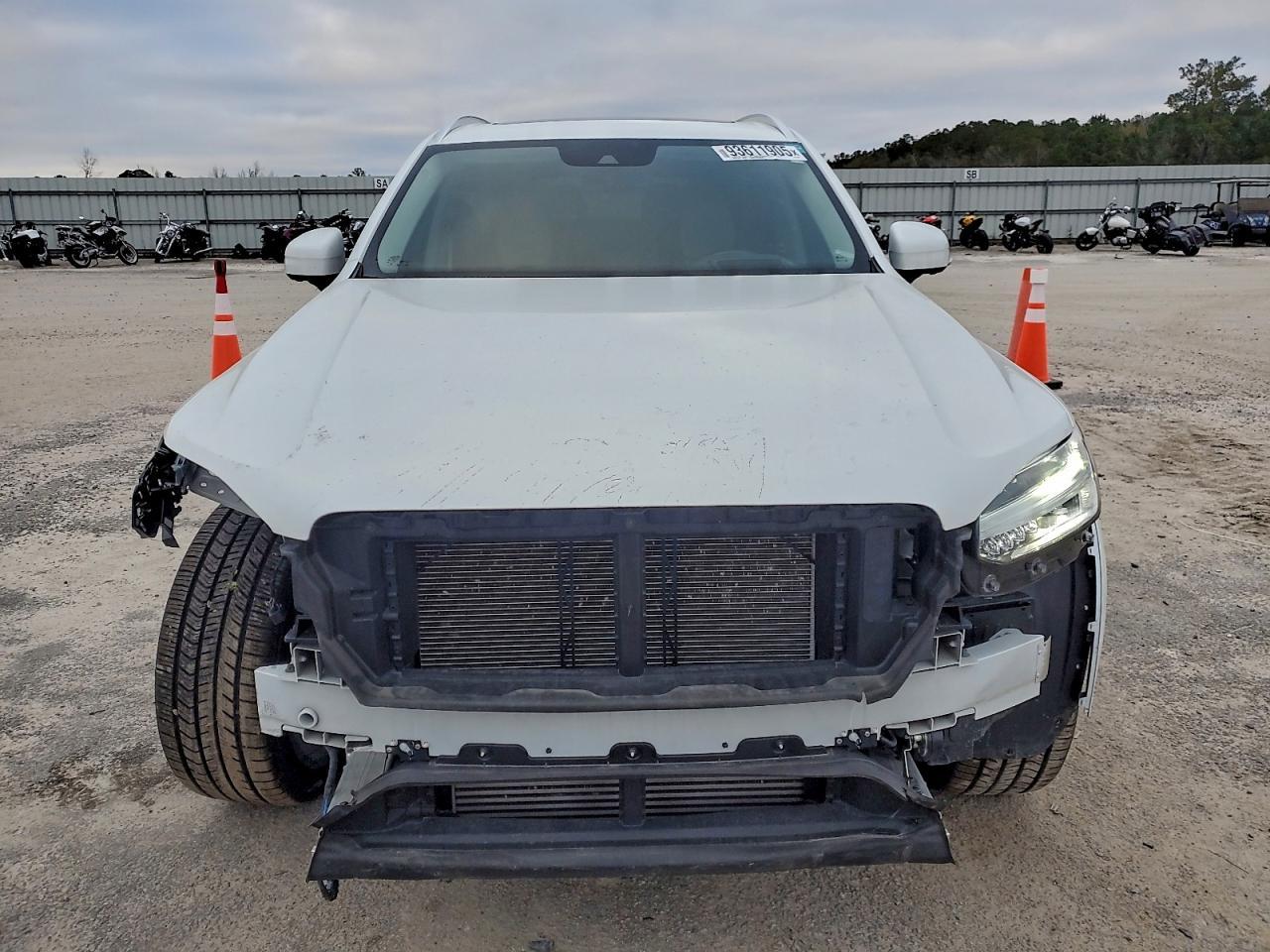 2022 VOLVO XC90