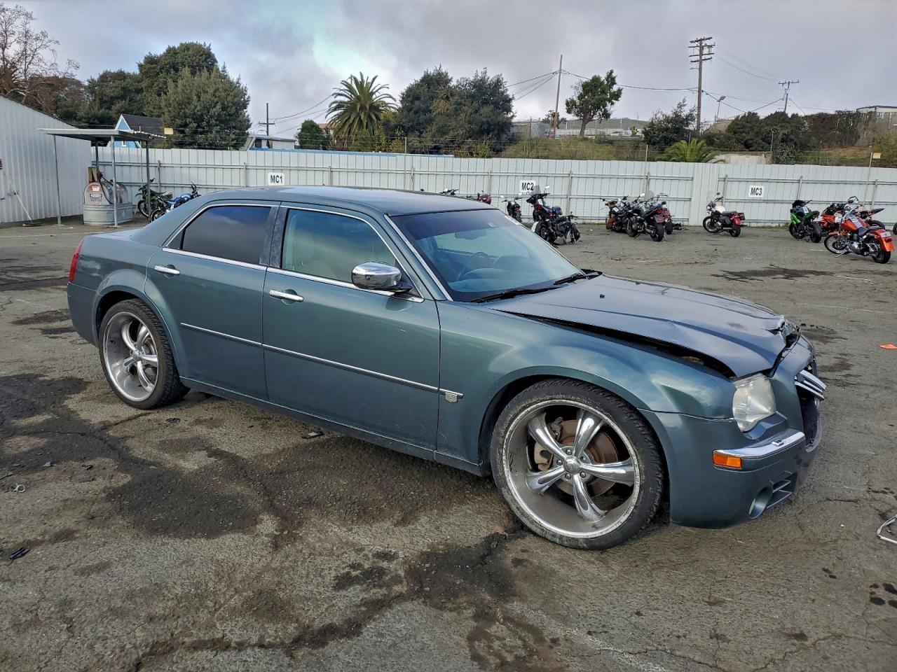 2005 CHRYSLER 300