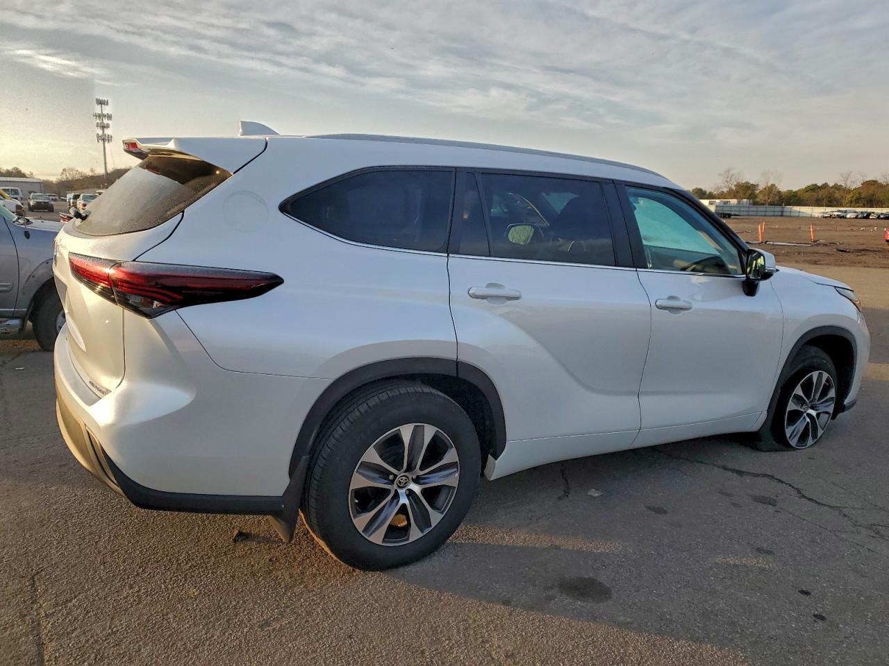 2024 TOYOTA HIGHLANDER