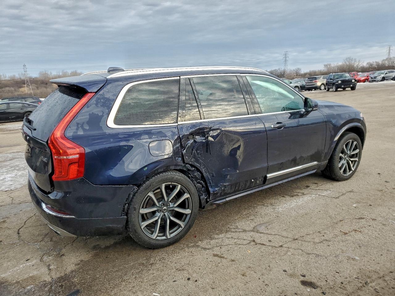 2017 VOLVO XC90