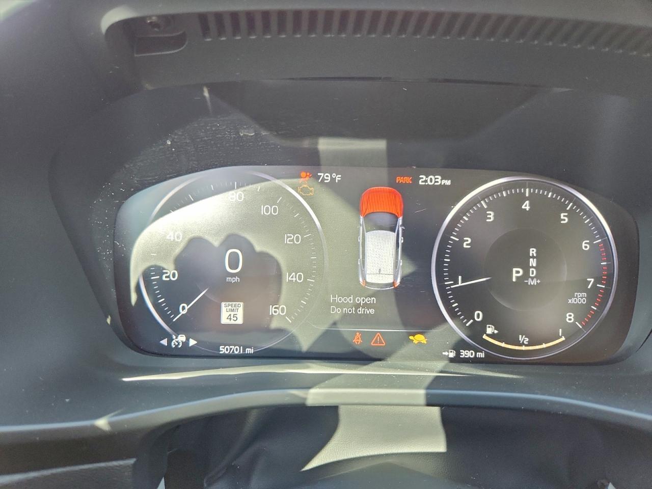 2022 VOLVO XC40