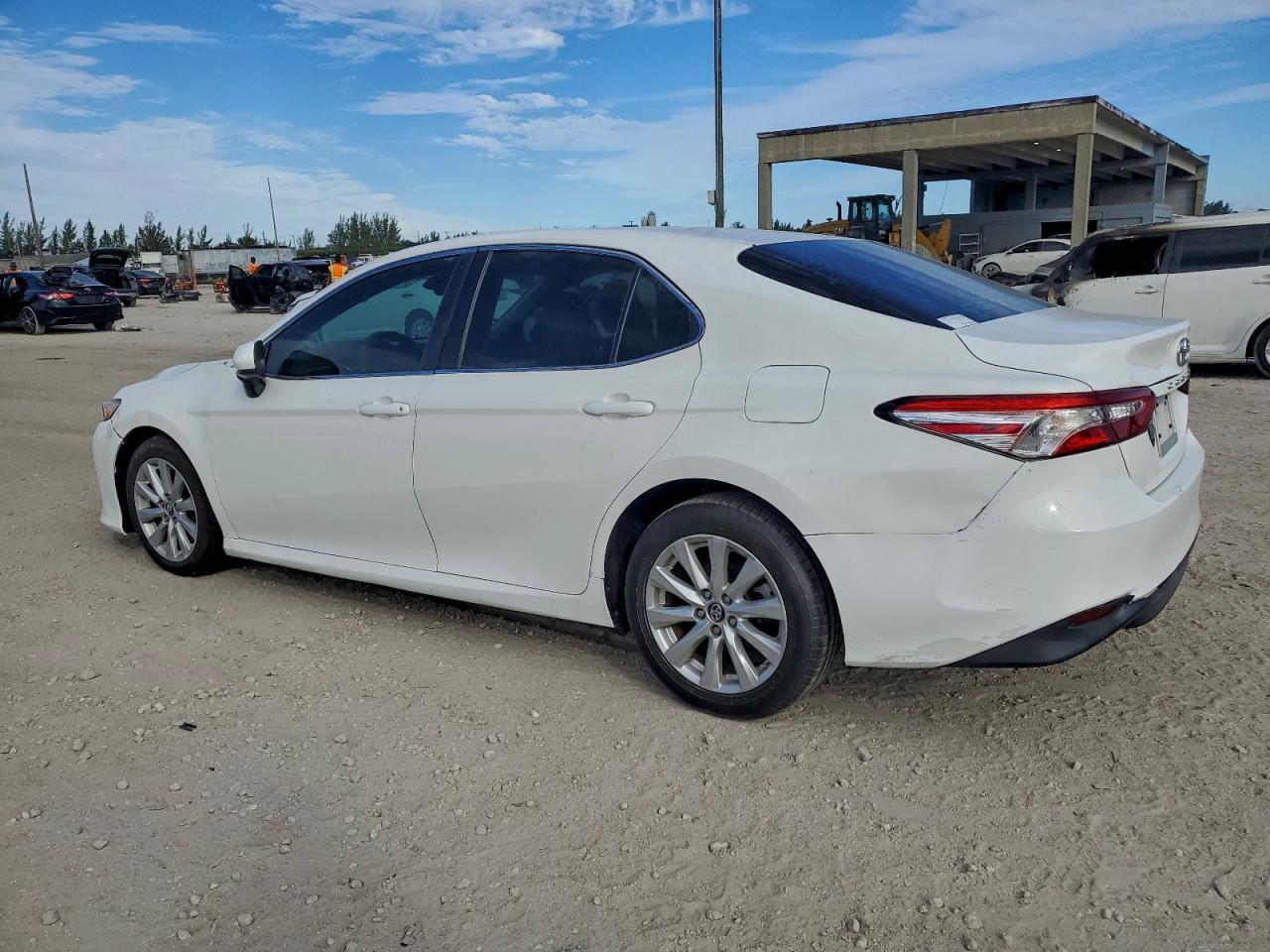 2018 TOYOTA CAMRY