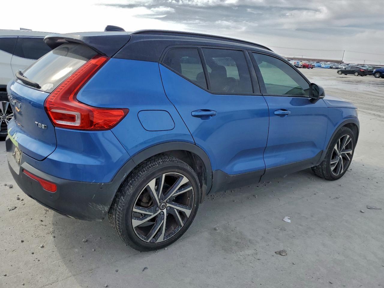 2019 VOLVO XC40