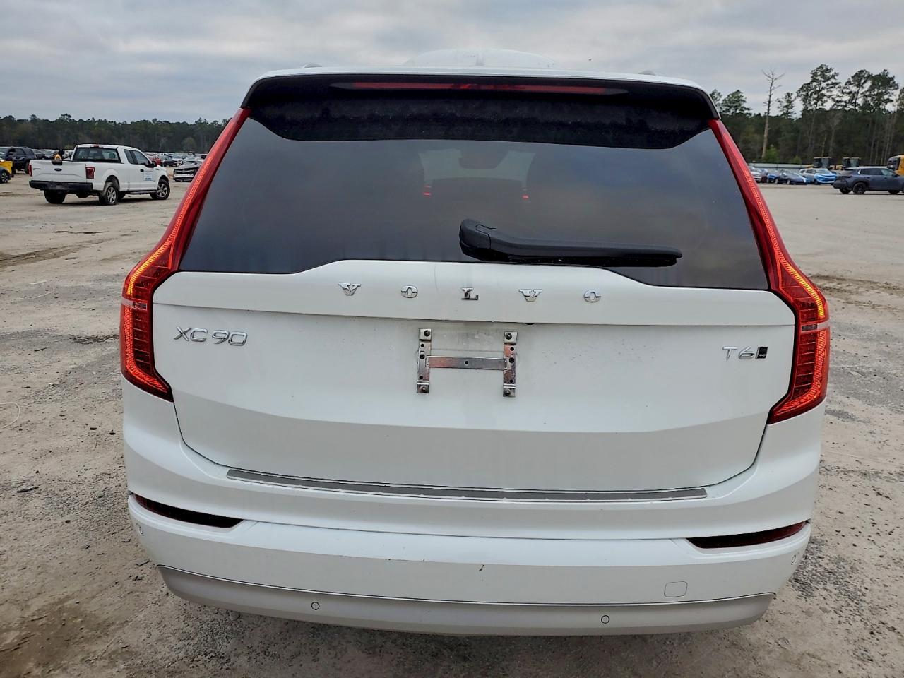 2022 VOLVO XC90