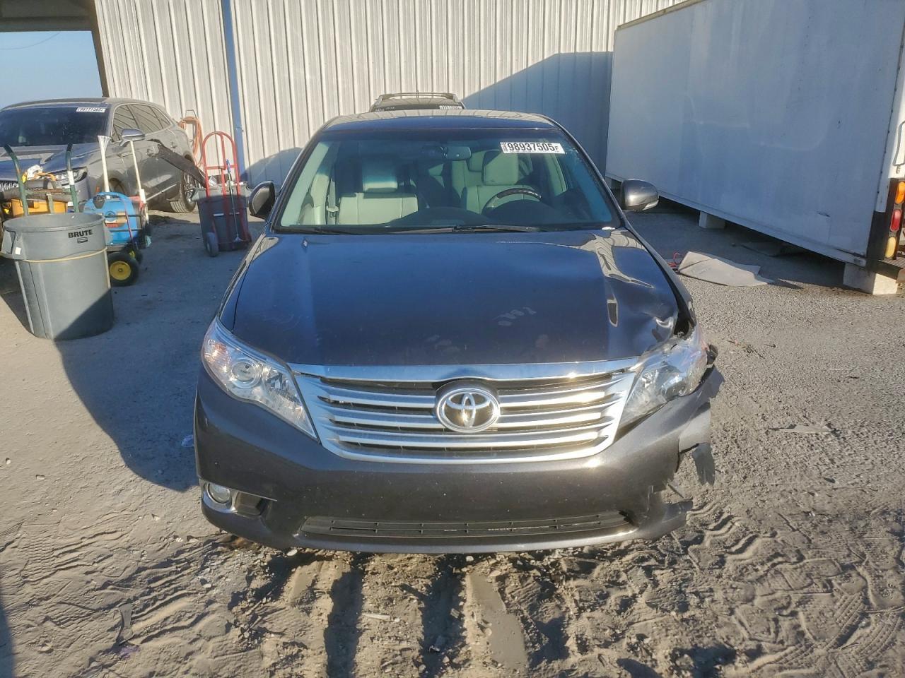 2011 TOYOTA Avalon