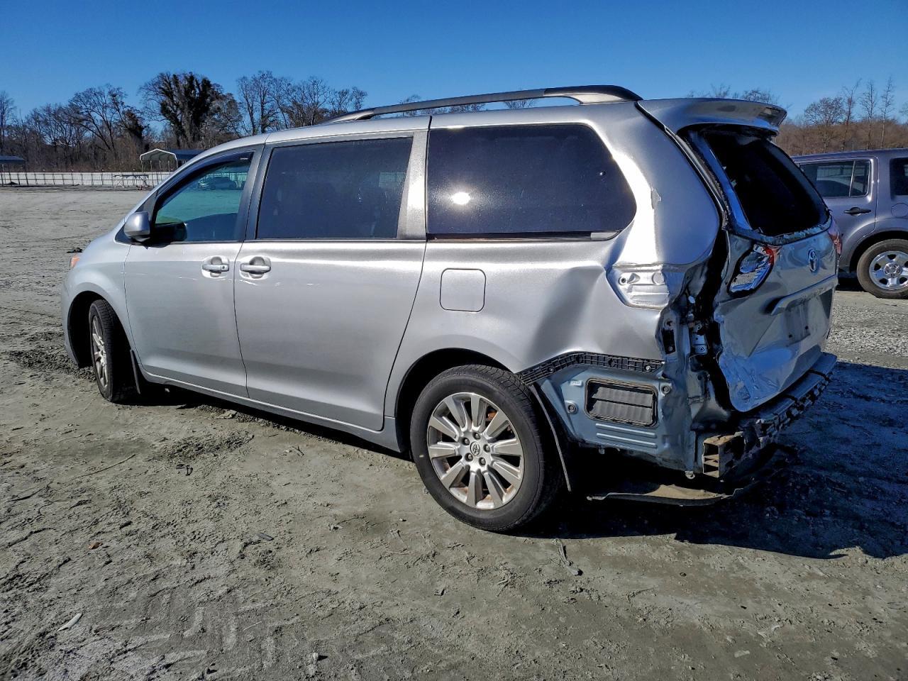2015 TOYOTA SIENNA