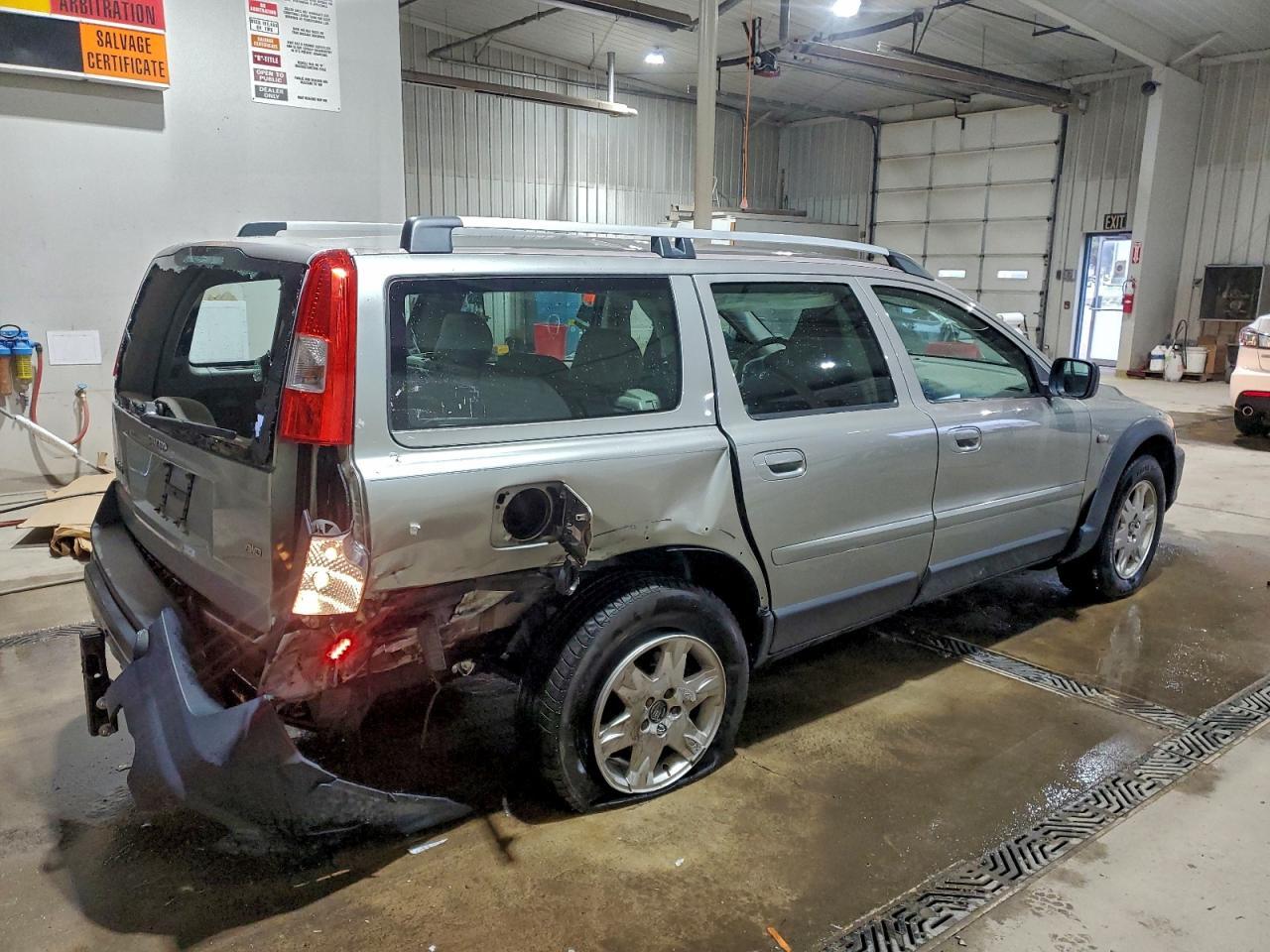 2005 VOLVO XC70