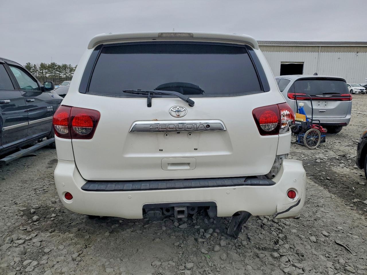 2018 TOYOTA Sequoia