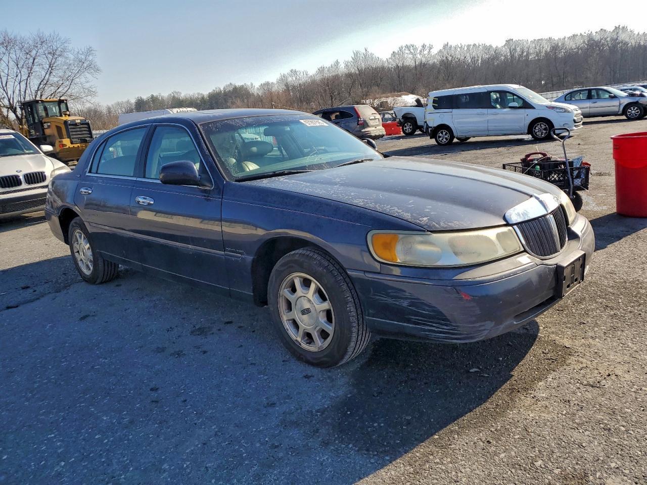 2002 LINCOLN Town Car