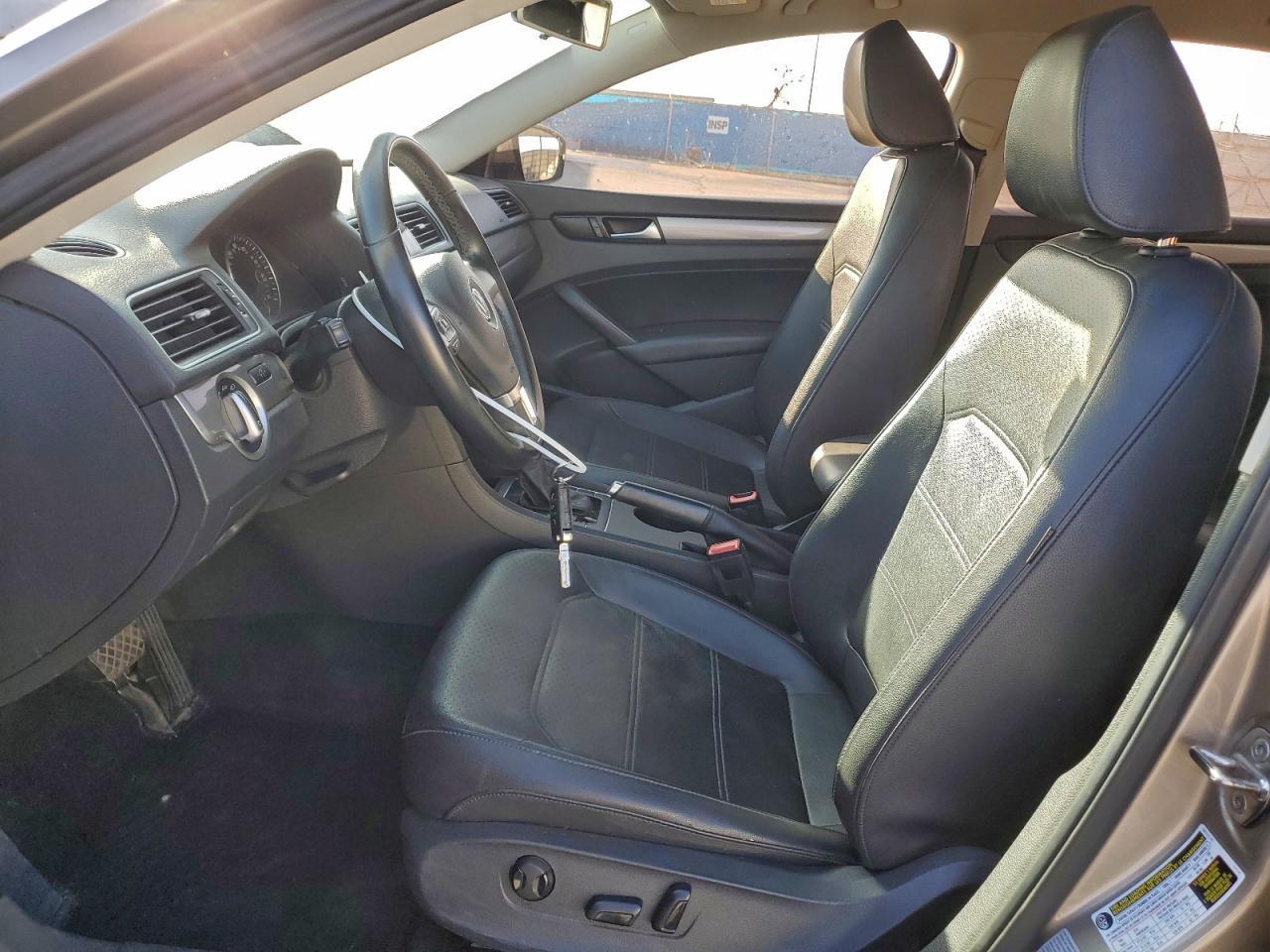 2015 VOLKSWAGEN Passat