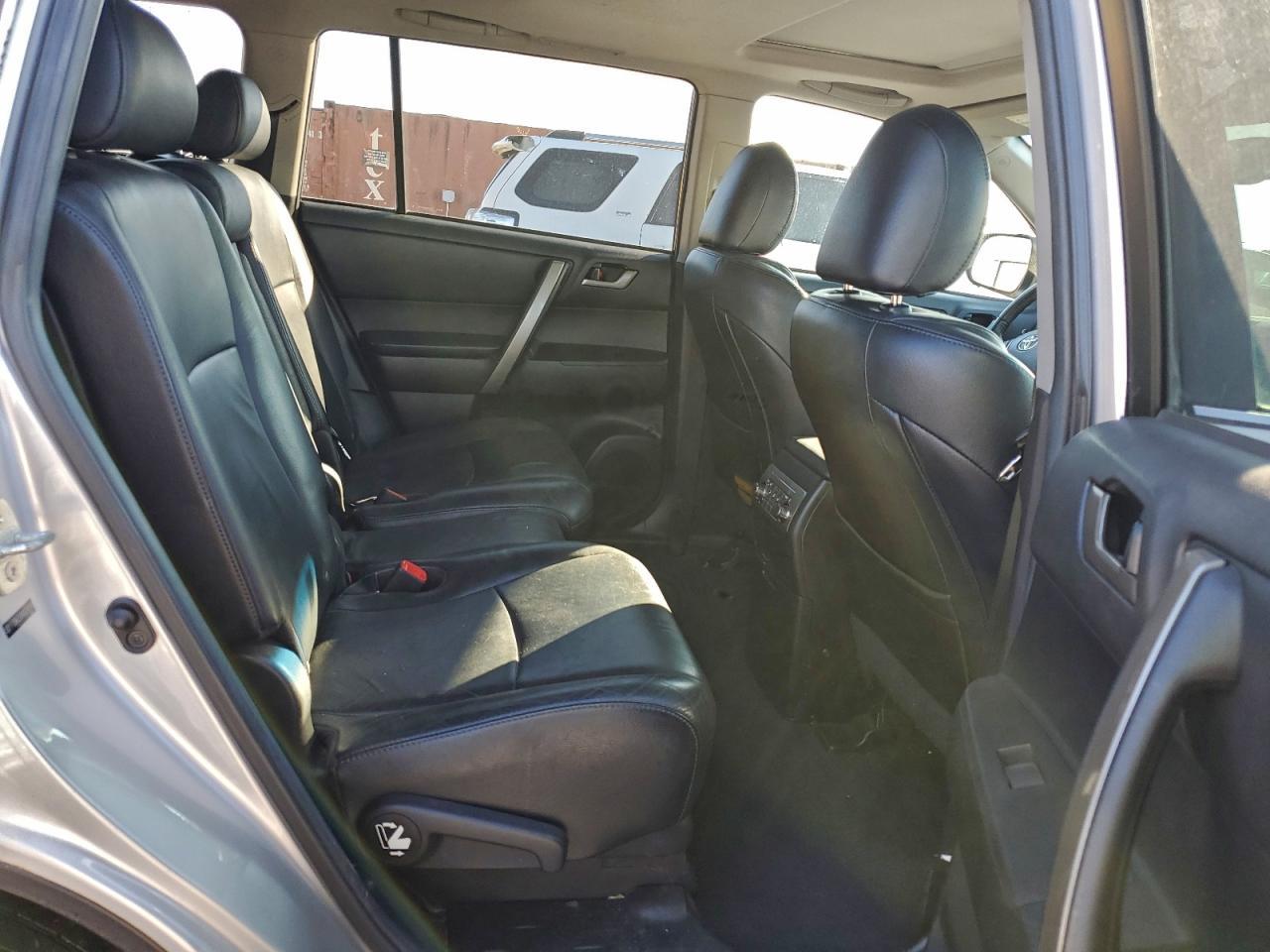 2013 TOYOTA HIGHLANDER