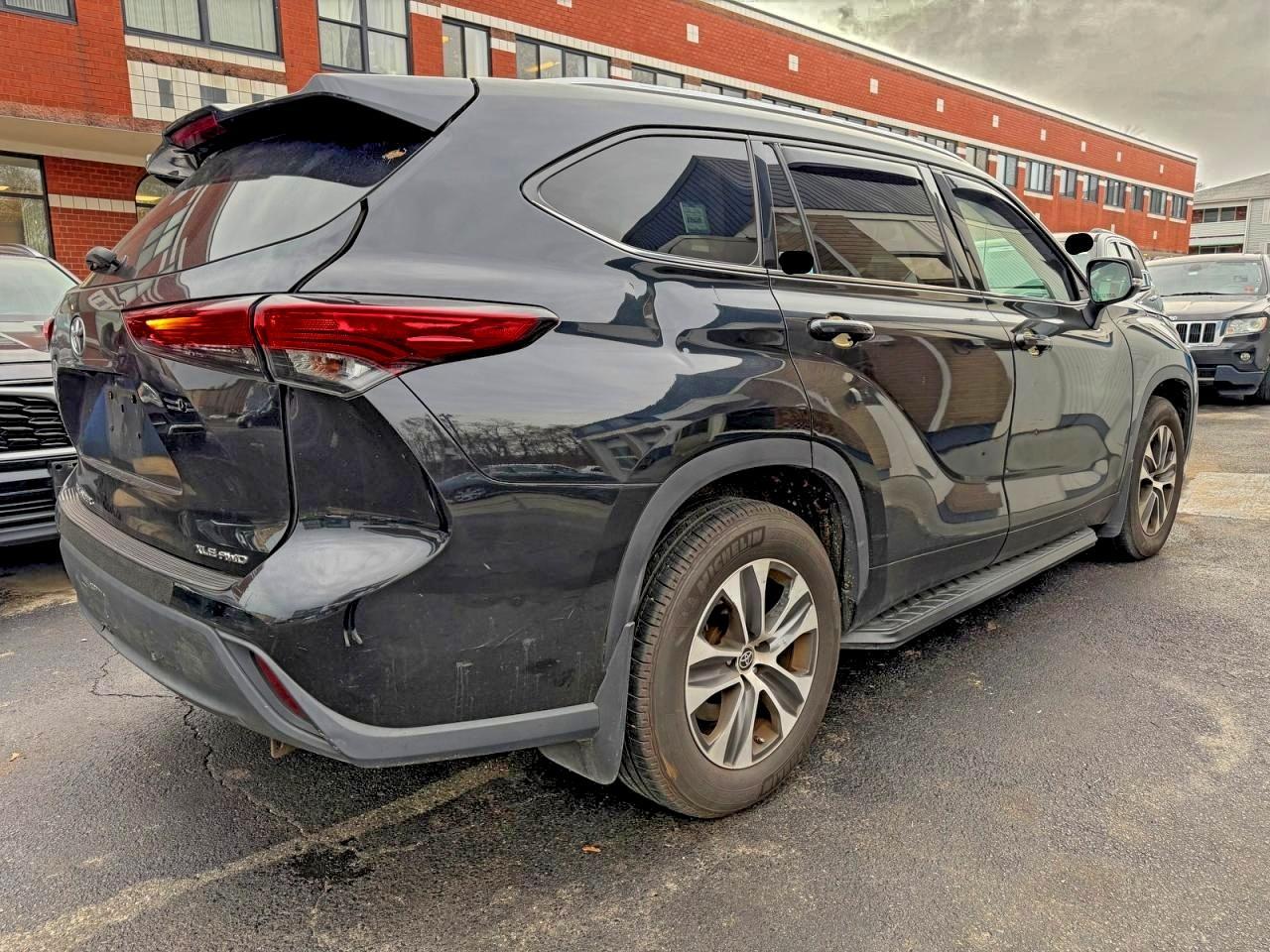 2021 TOYOTA HIGHLANDER