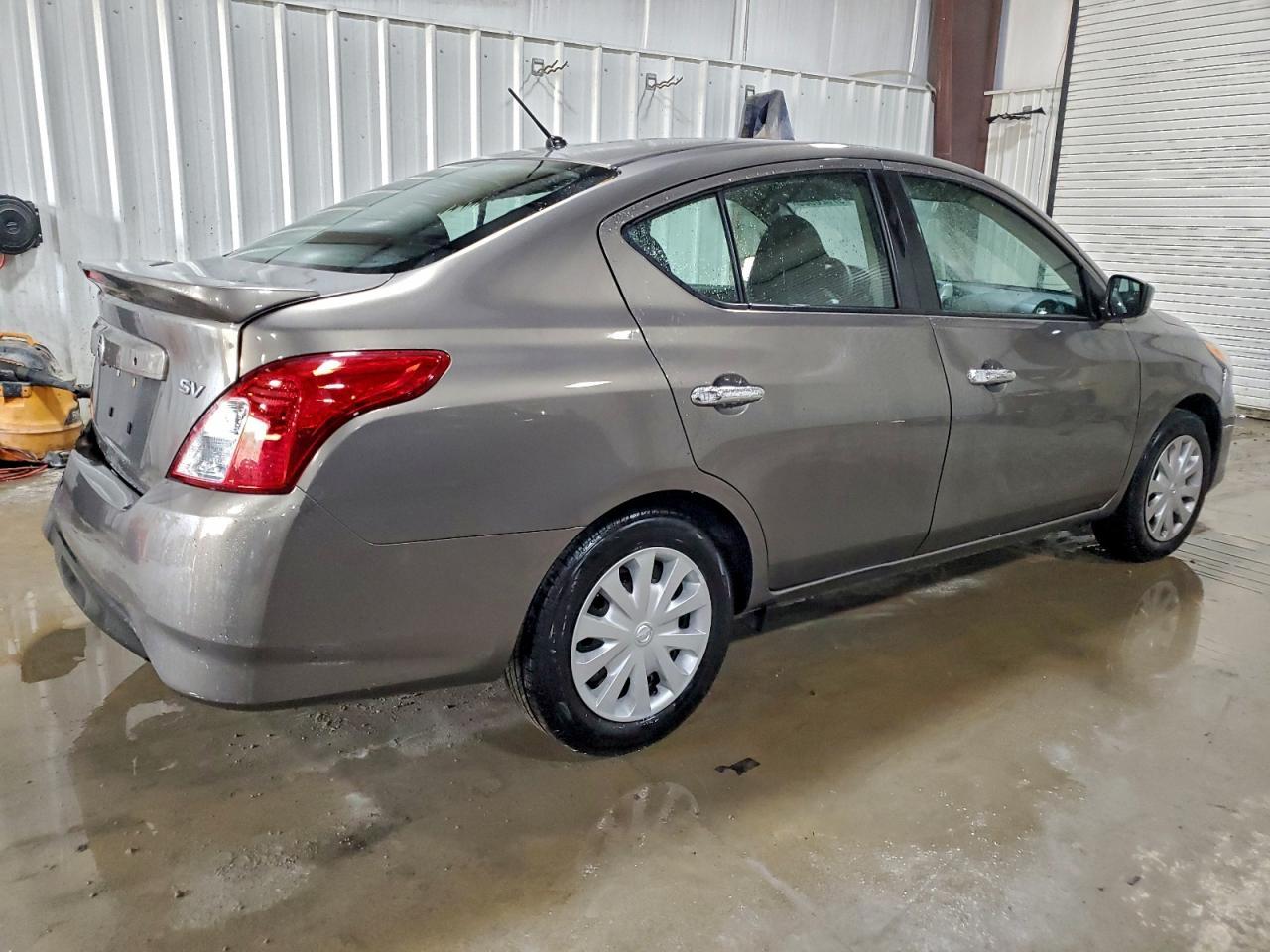 2017 NISSAN VERSA