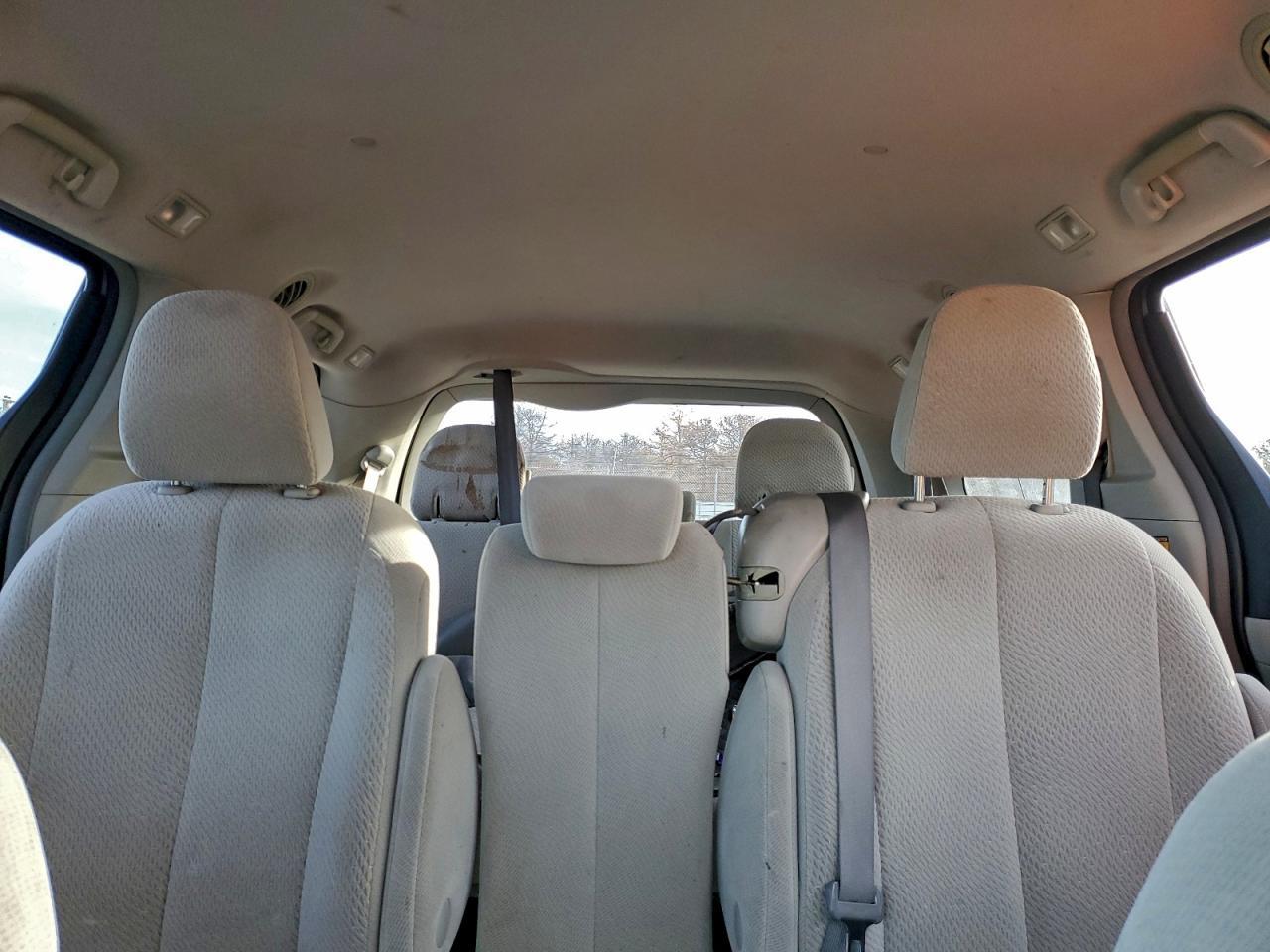 2011 TOYOTA SIENNA