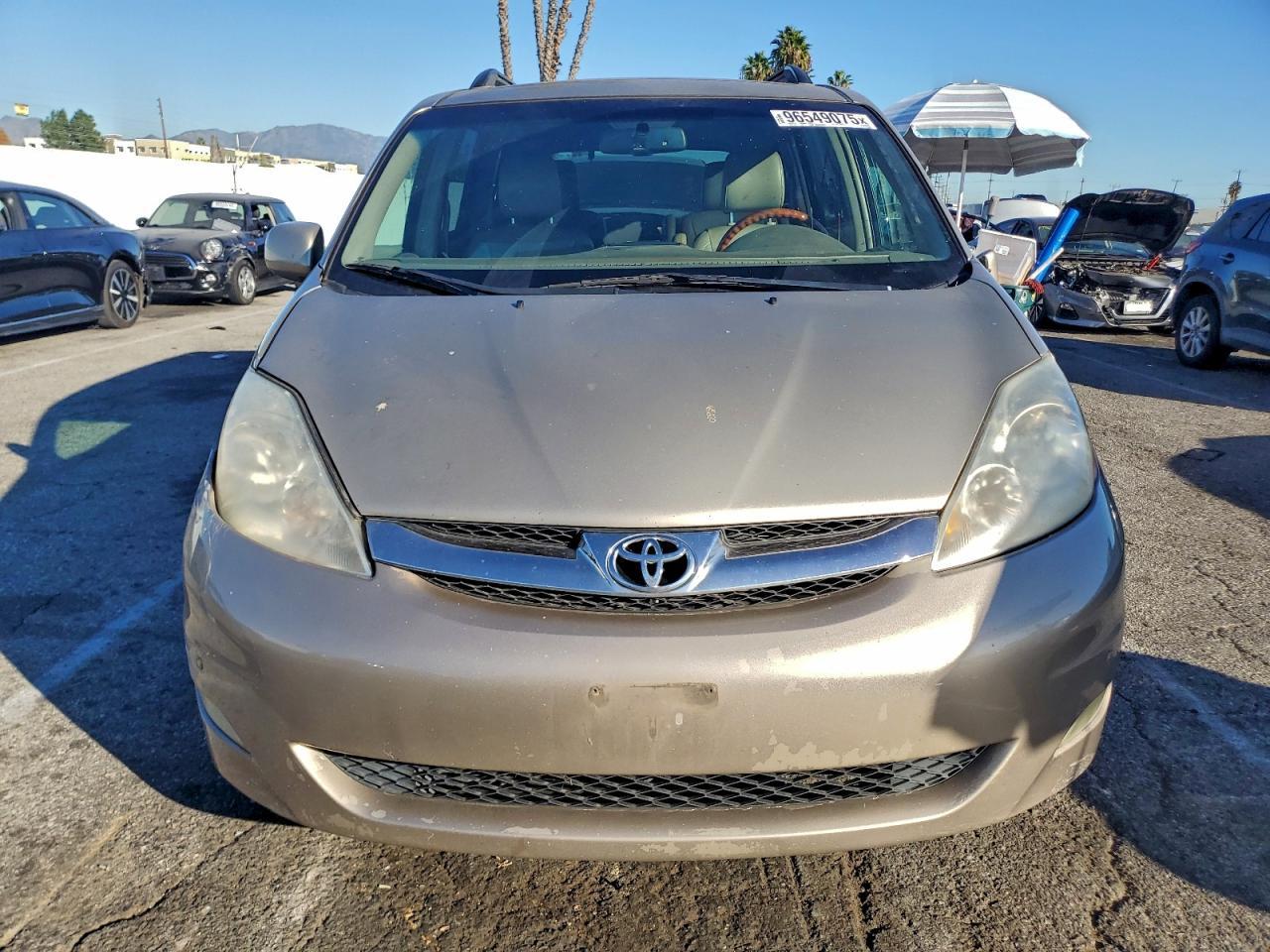 2009 TOYOTA SIENNA