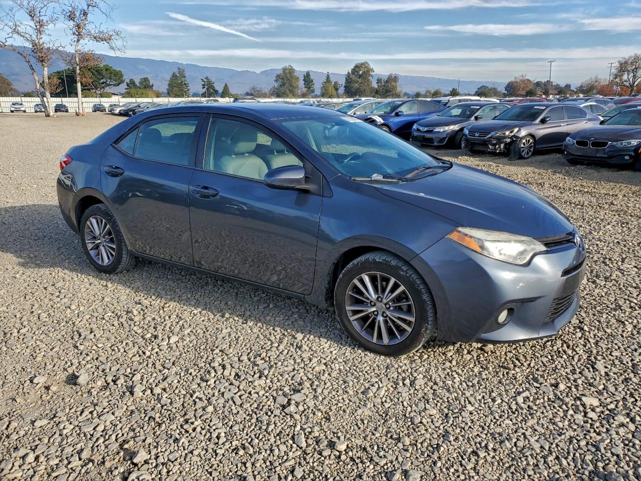 2015 TOYOTA COROLLA