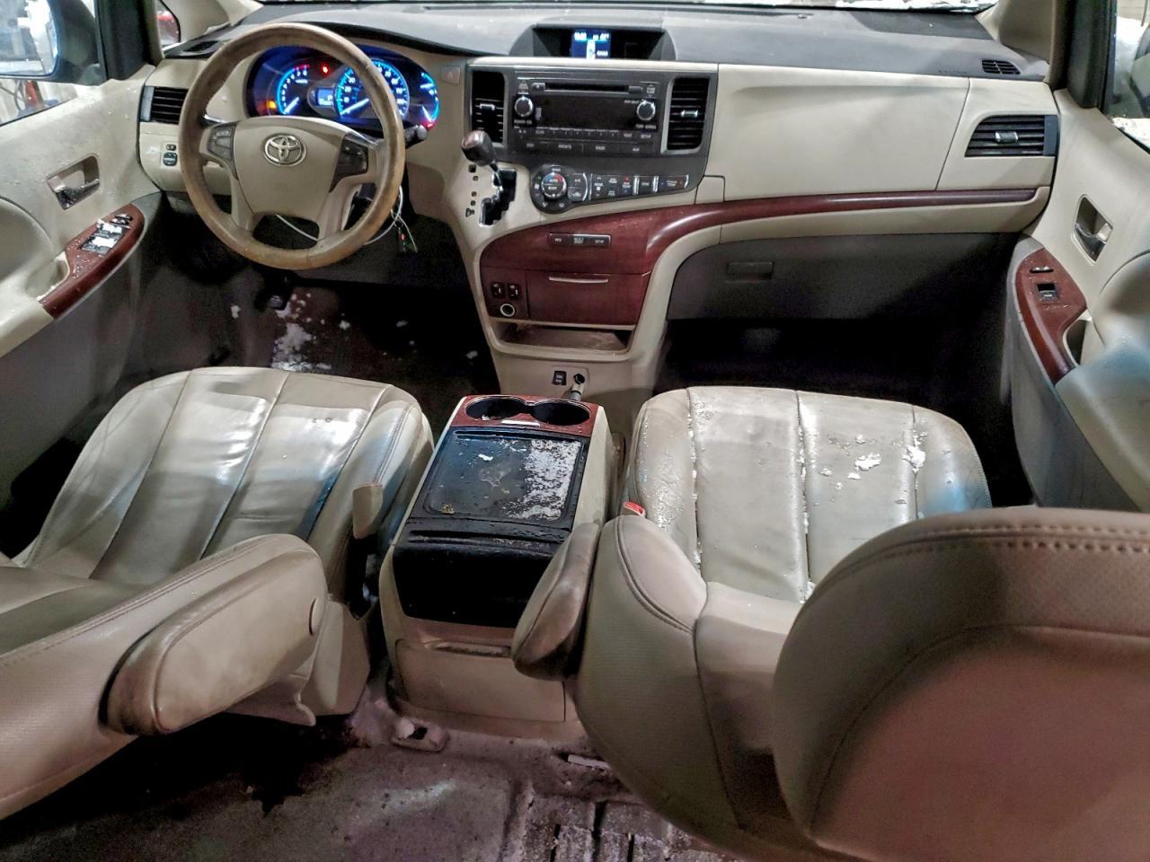 2013 TOYOTA SIENNA