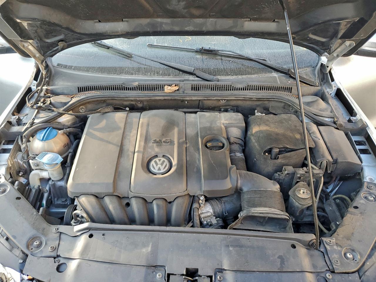 2011 VOLKSWAGEN JETTA