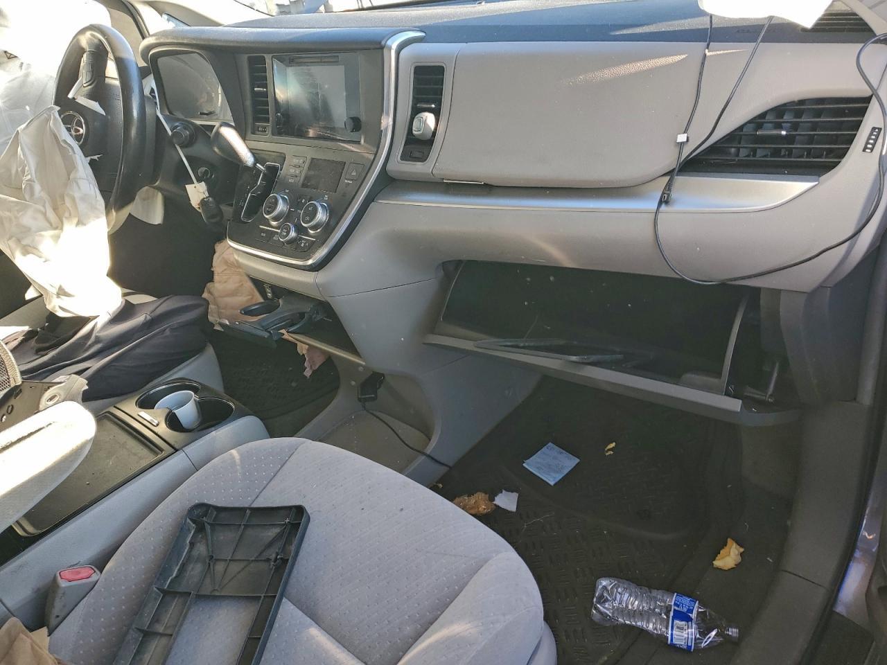 2015 TOYOTA SIENNA