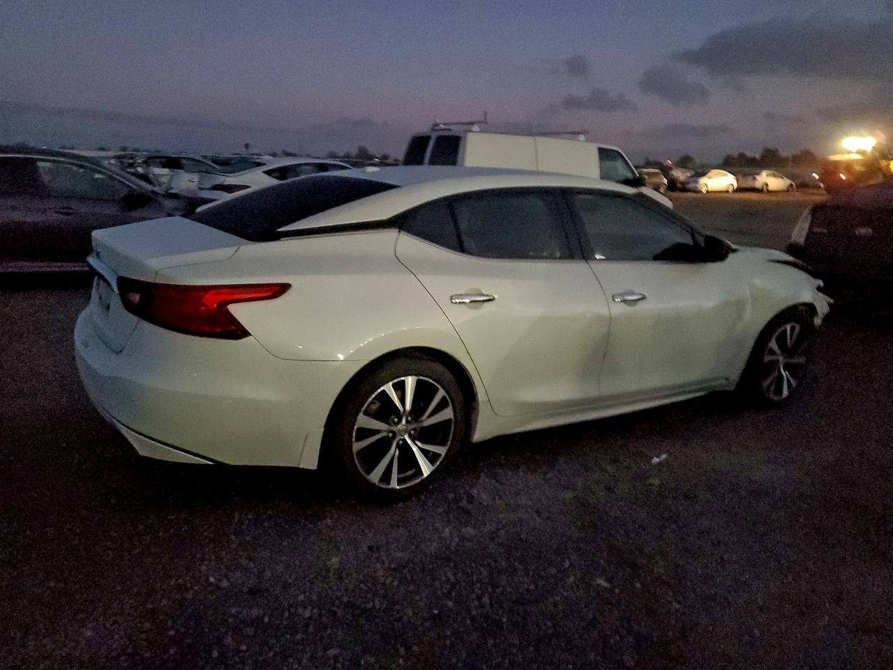 2017 NISSAN Maxima