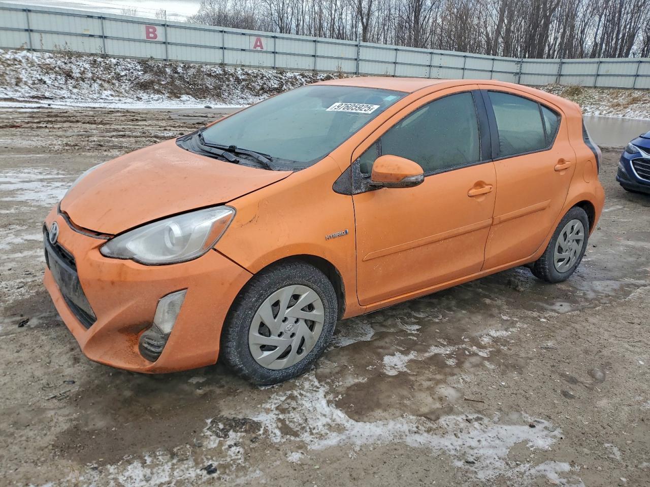 2016 TOYOTA Prius c