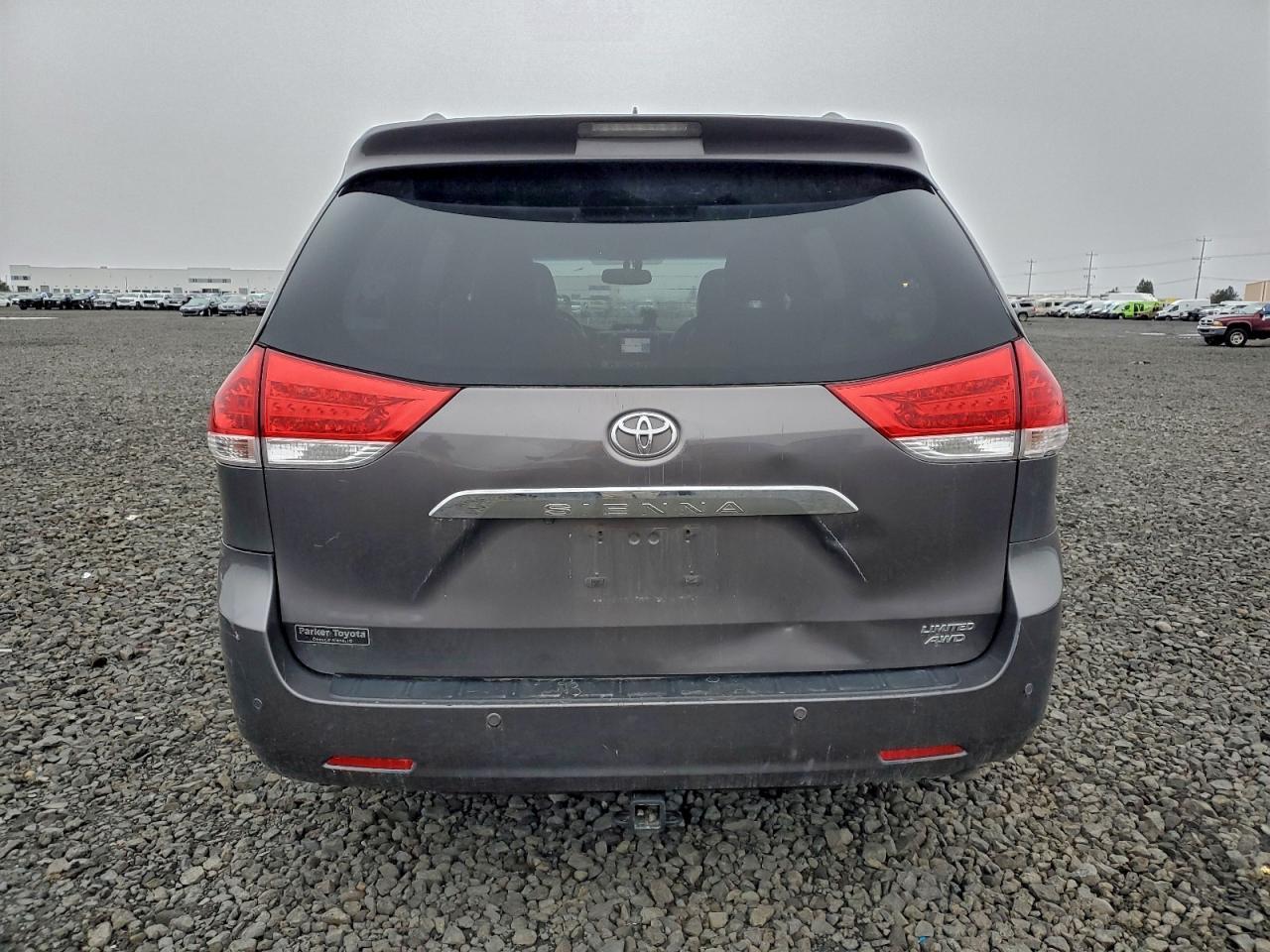 2013 TOYOTA SIENNA