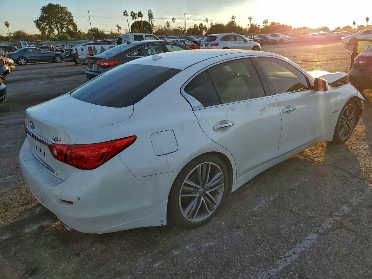 2016 INFINITI Q50