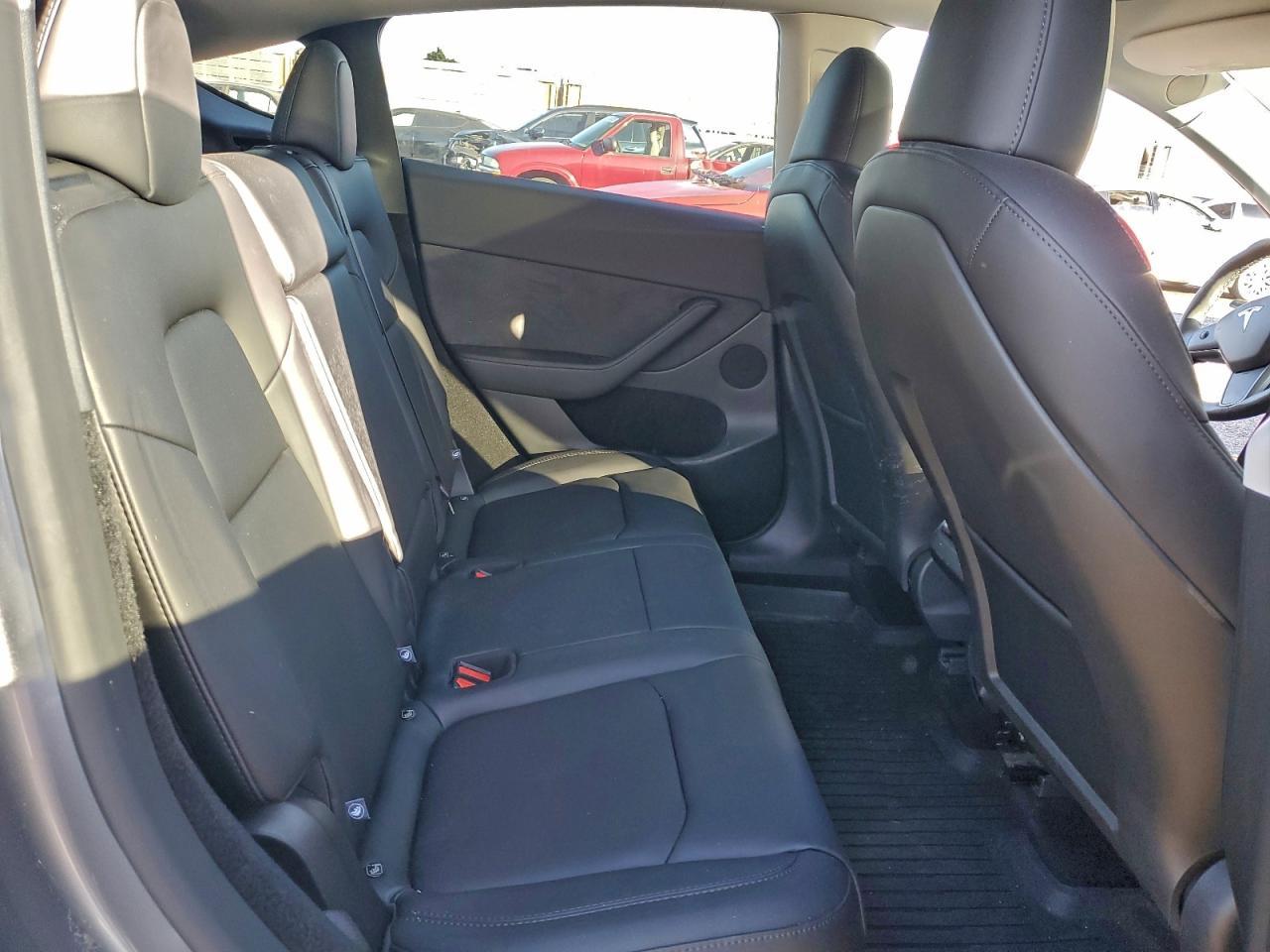 2025 TESLA MODEL Y