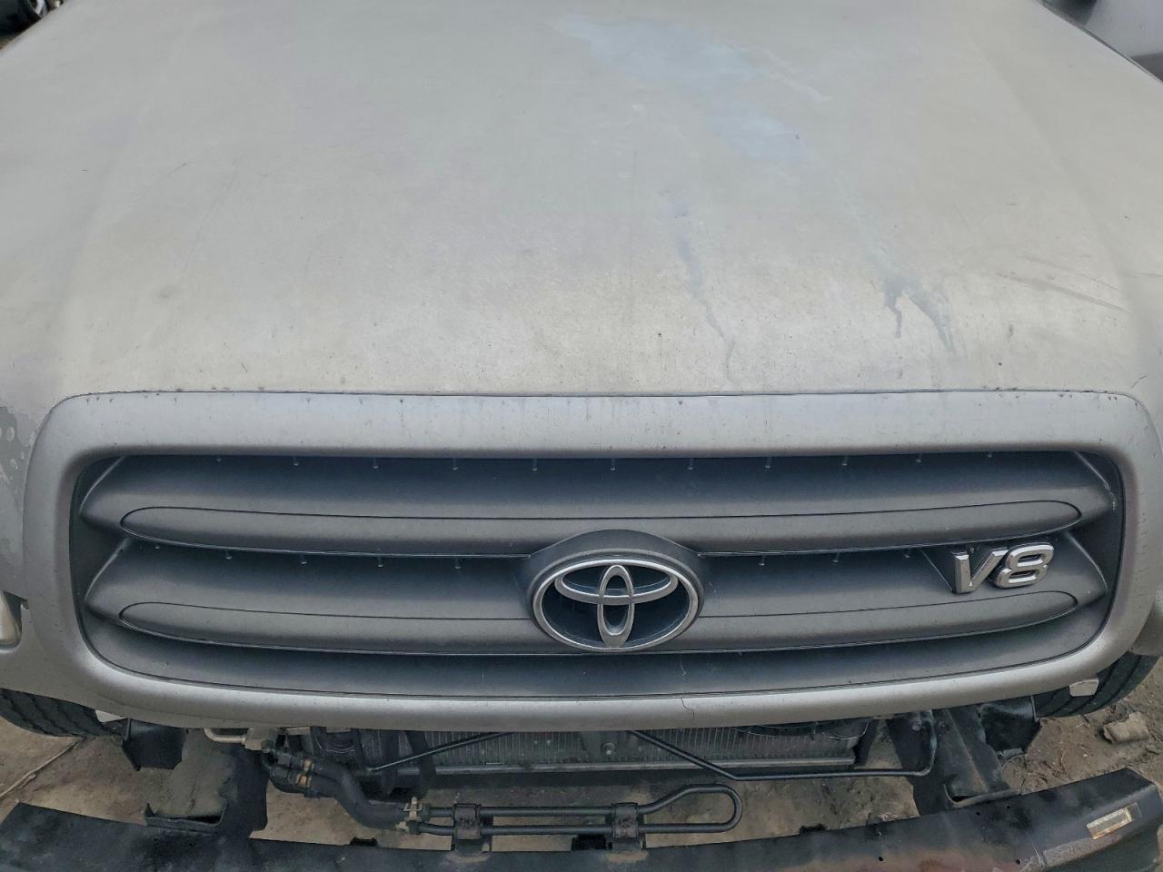 2002 TOYOTA Sequoia