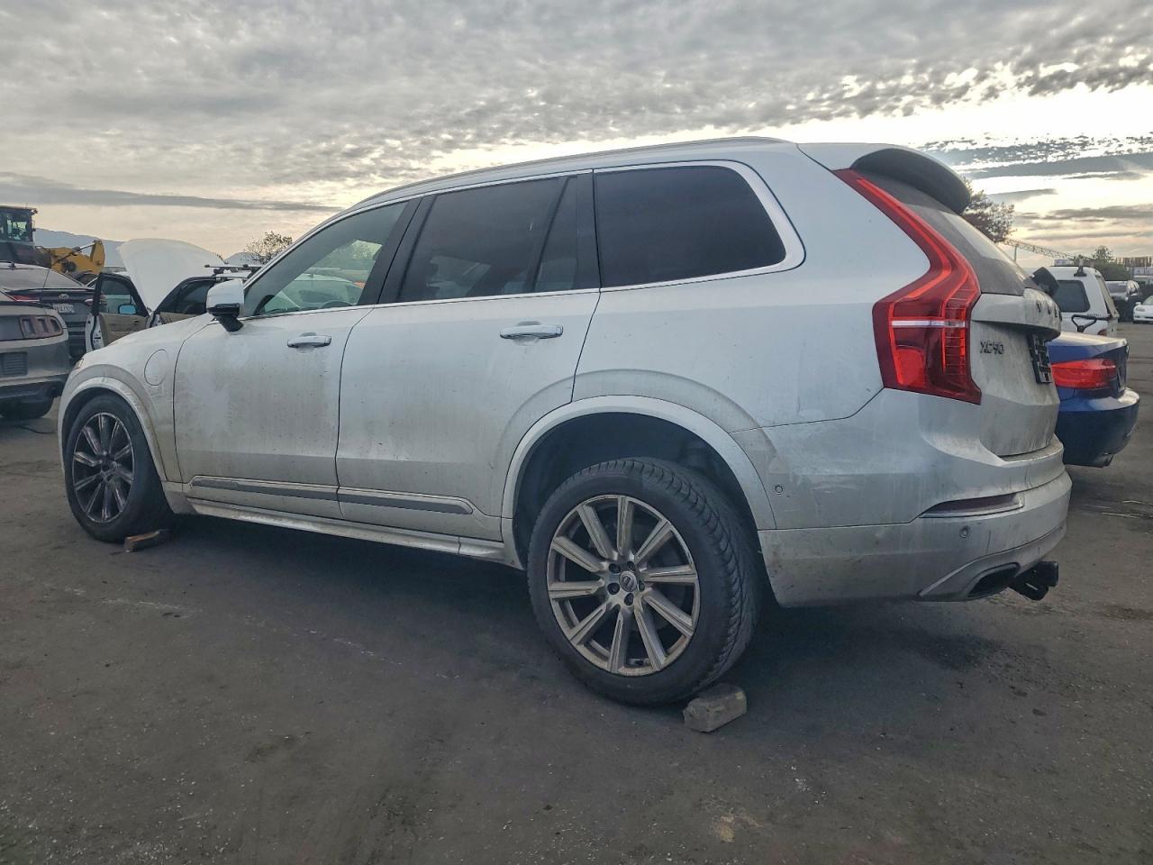 2017 VOLVO XC90