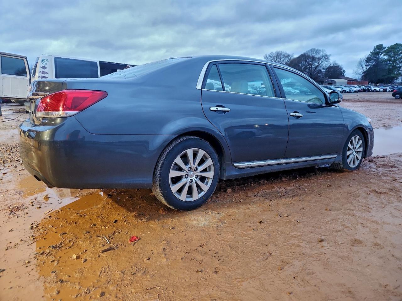 2011 TOYOTA Avalon