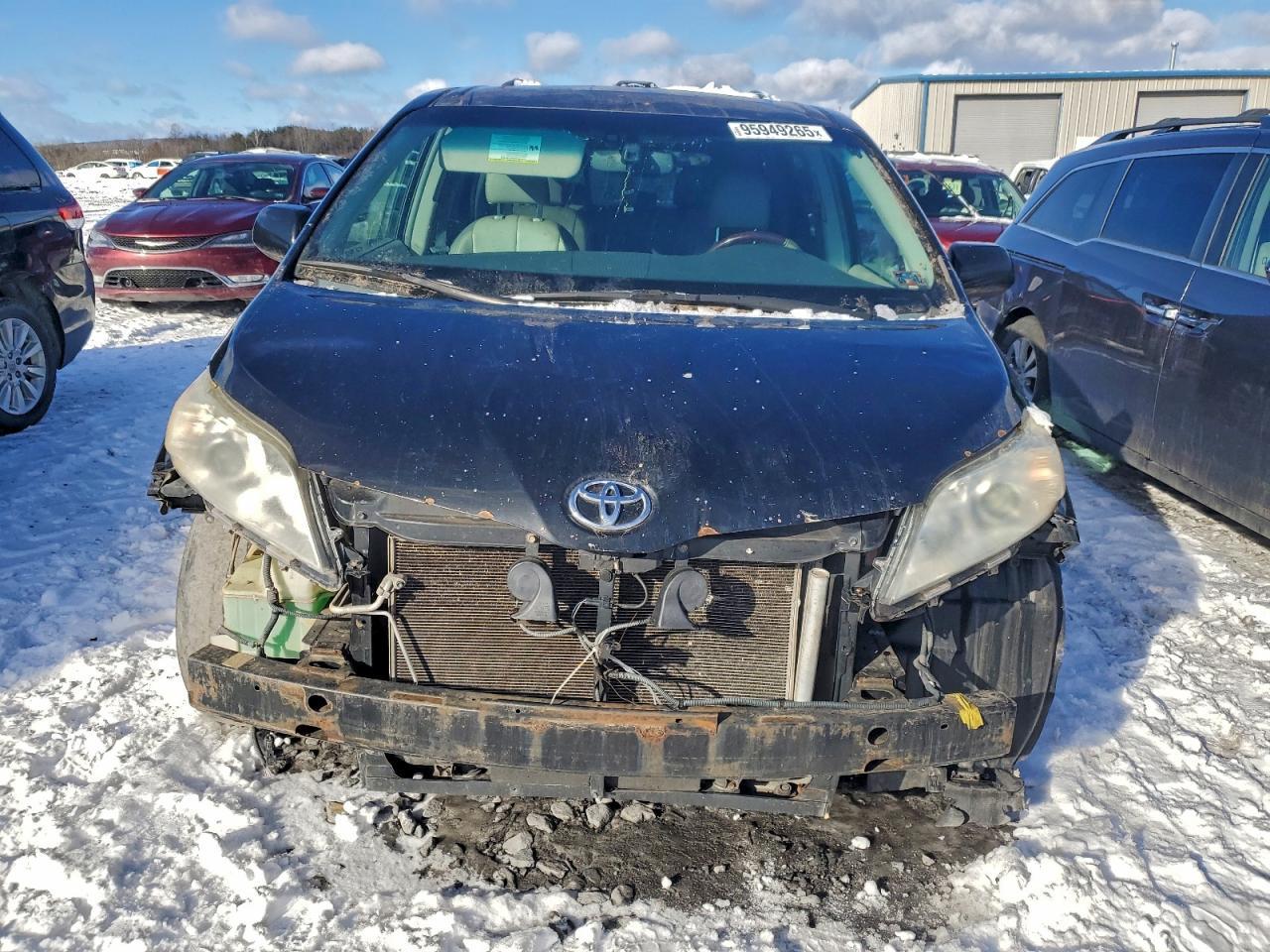 2012 TOYOTA SIENNA