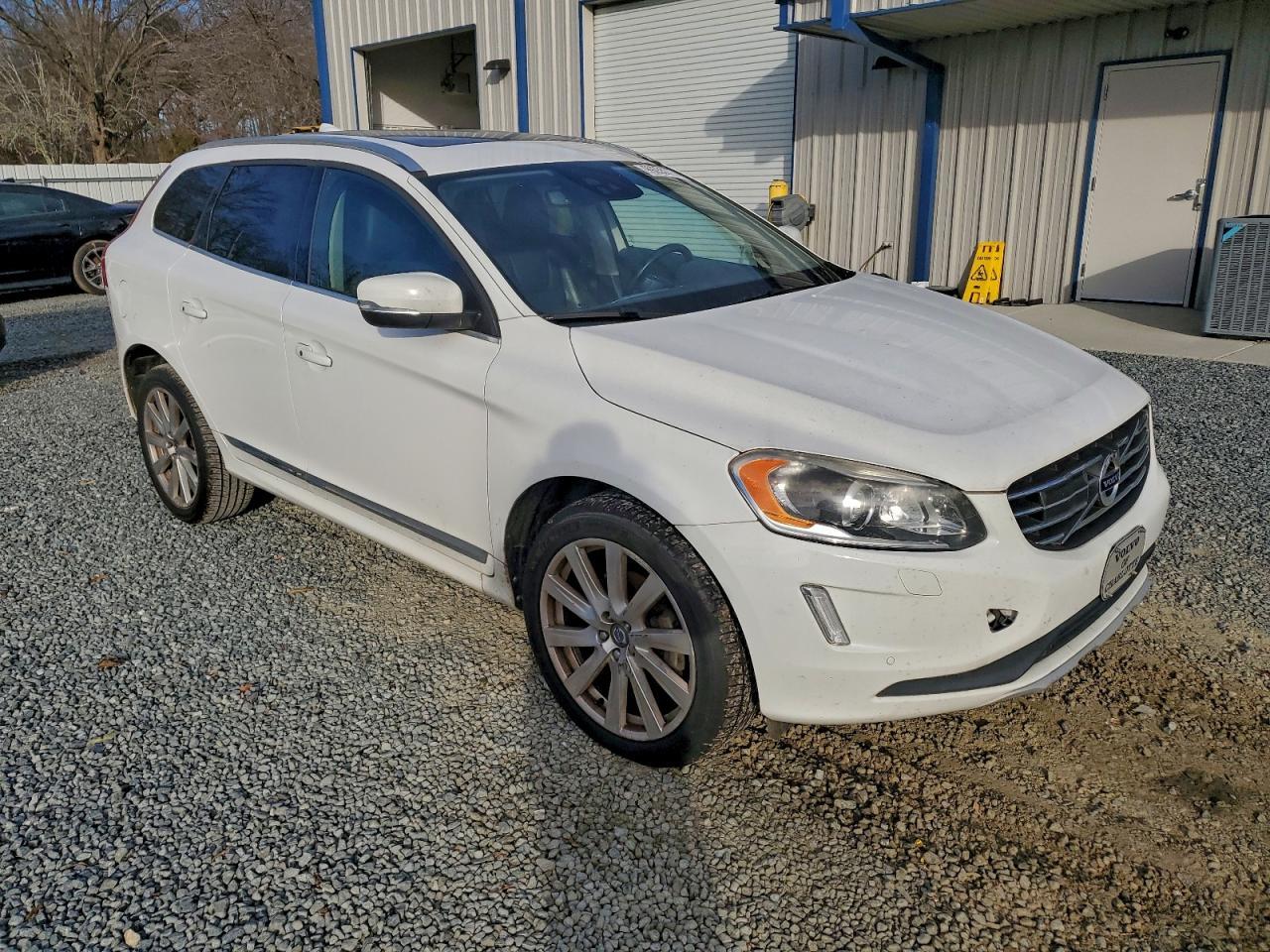 2017 VOLVO XC60