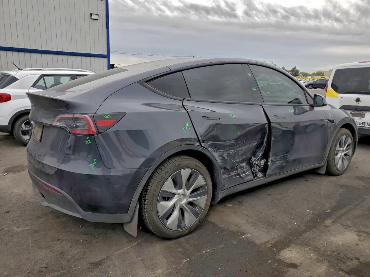 2024 TESLA MODEL Y