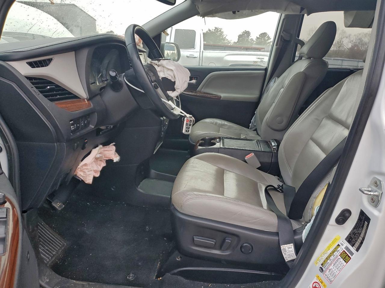 2018 TOYOTA SIENNA
