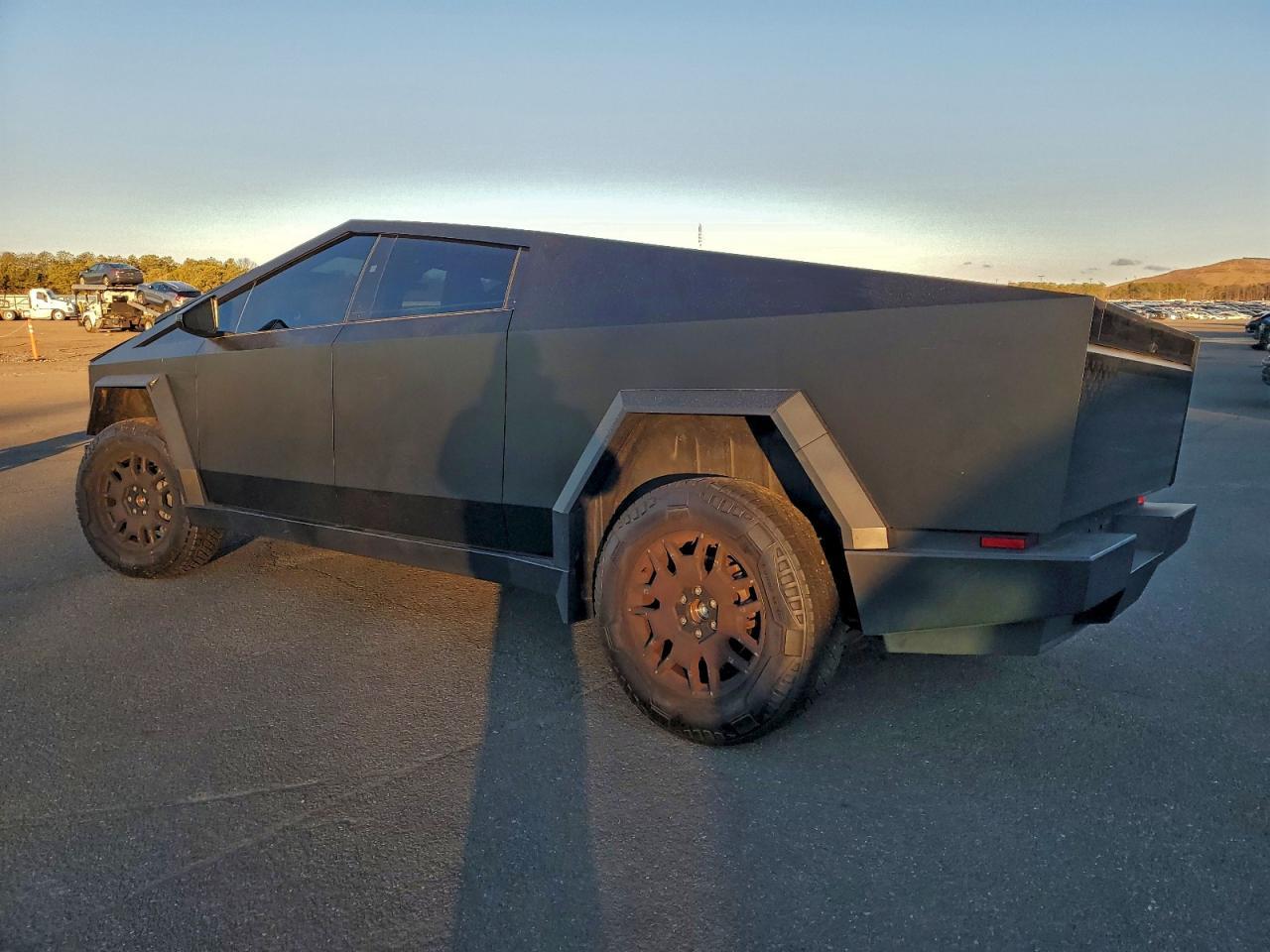 2024 TESLA Cybertruck