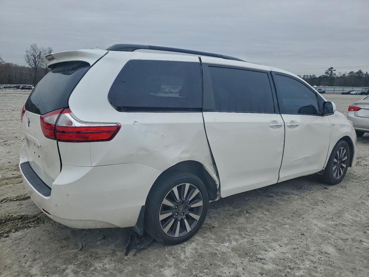 2019 TOYOTA SIENNA