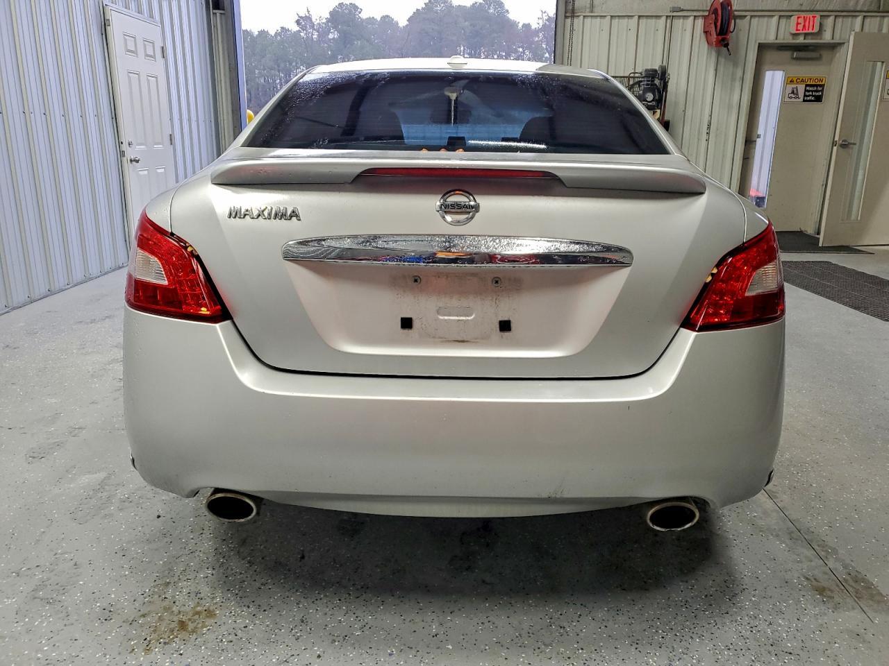 2011 NISSAN Maxima
