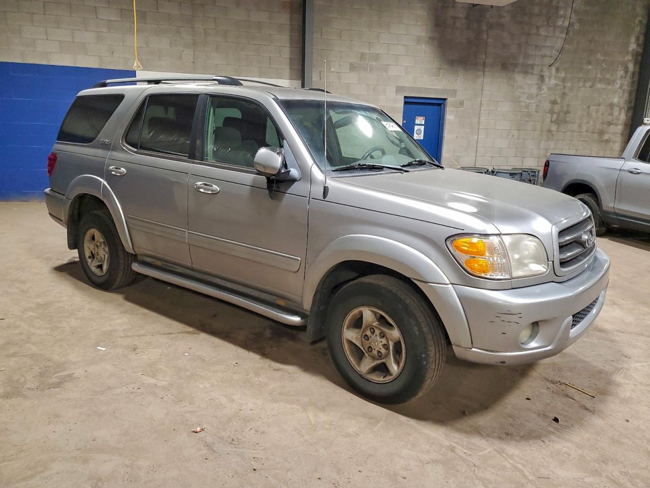 2004 TOYOTA Sequoia