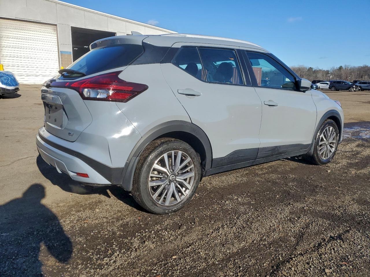 2022 NISSAN KICKS