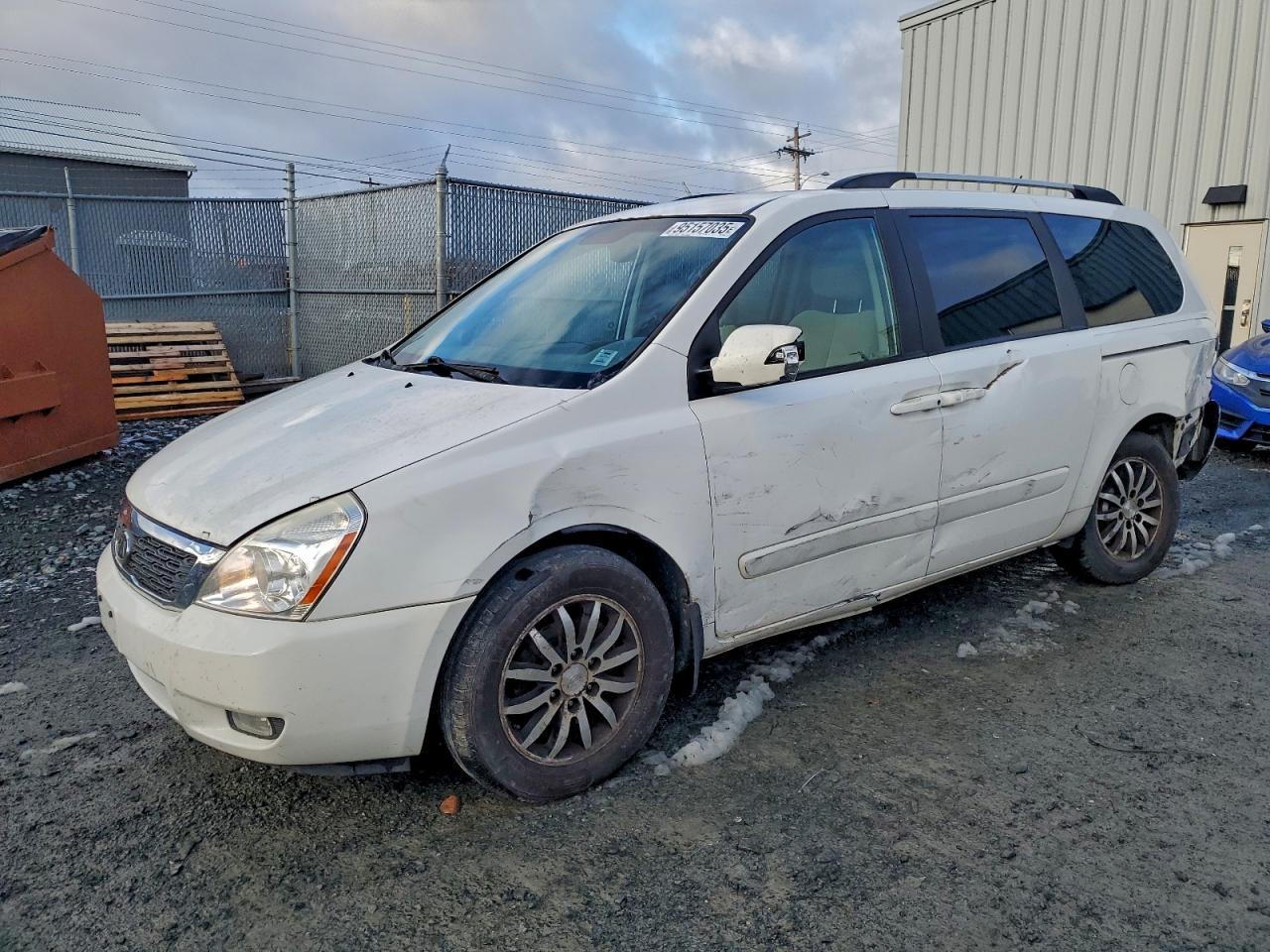 2011 KIA SEDONA