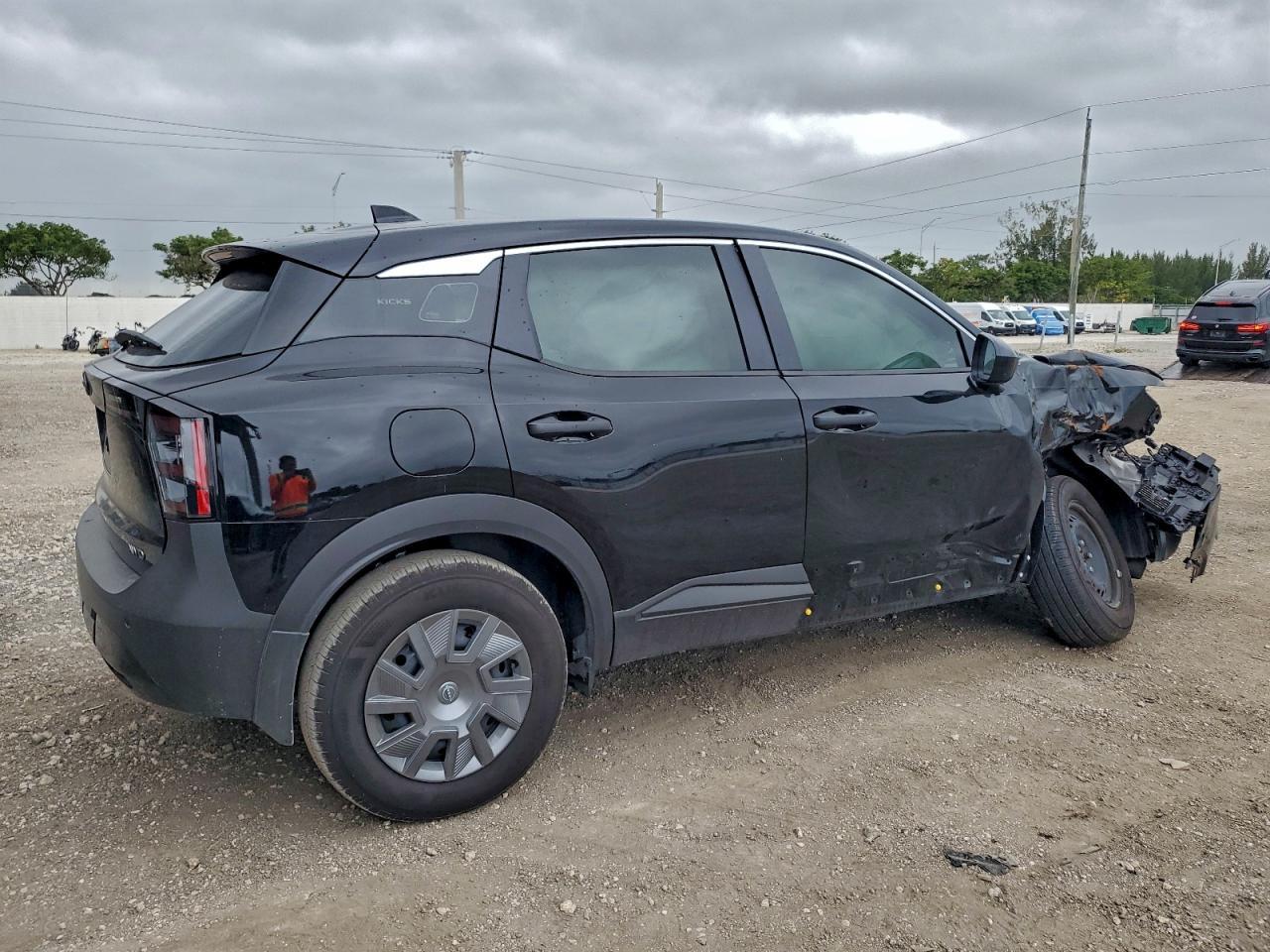 2025 NISSAN KICKS
