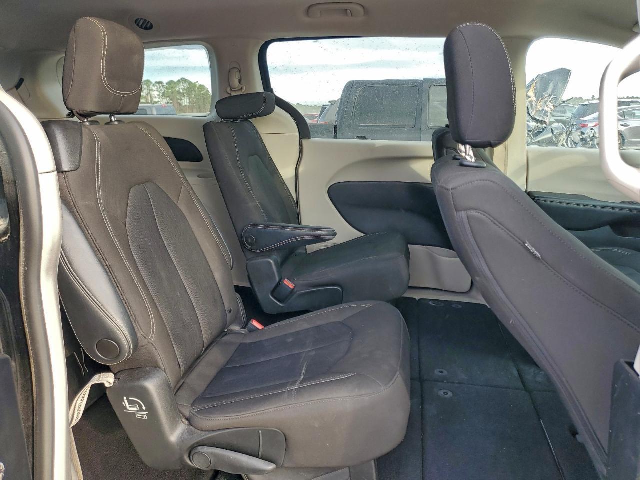 2023 CHRYSLER Voyager